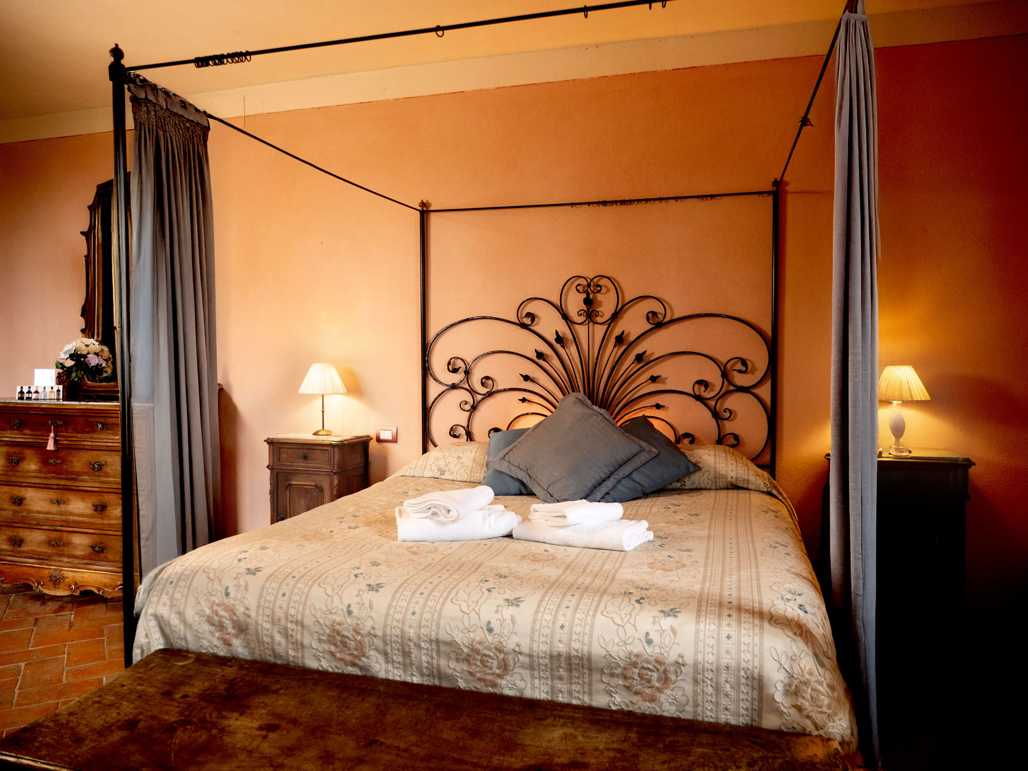 Prenotate la Suite Queen Deluxe Cordella in Montalcino Winery Resorts, un’esperienza di lusso e relax al 100% nel cuore della Val d'Orcia