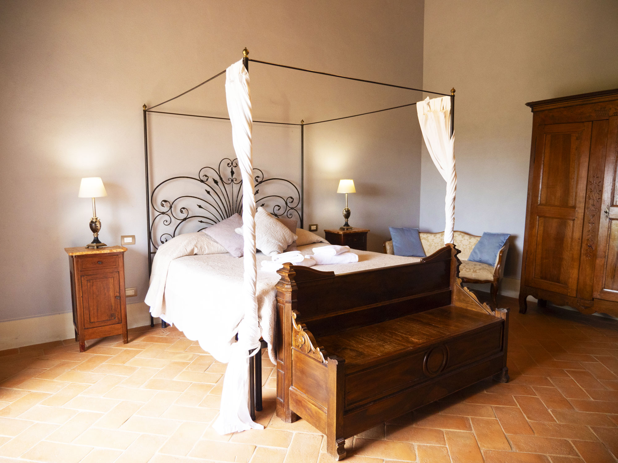 Deluxe Queen Suite - Cordella in Val d'Orcia Truffle and Olive Oil Resort, eleganza, comfort e dettagli creano un'esperienza indimenticabile (2)